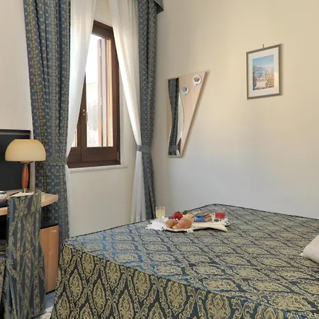Santa Lucia 4*