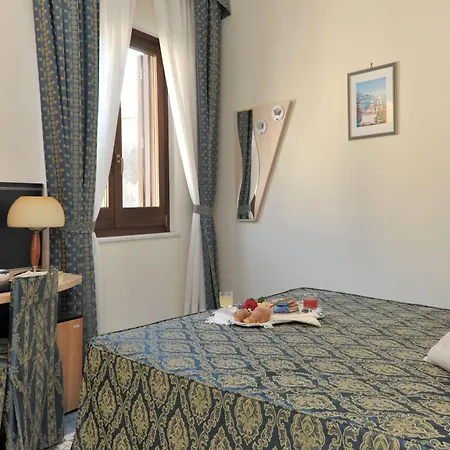 Santa Lucia 4*