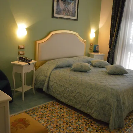 호텔 Santa Lucia 4*