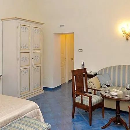 Santa Lucia فندق 4*