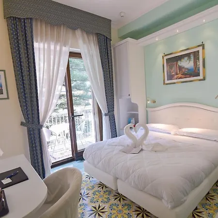 Santa Lucia 4*