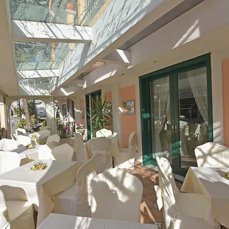 Santa Lucia Hotel 4*