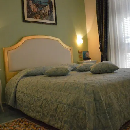 Santa Lucia Hotel 4*